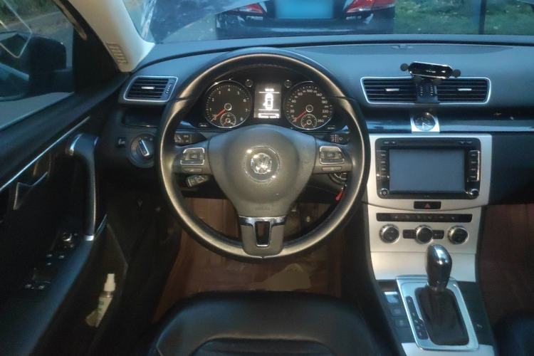 Used Volkswagen Magotan 2012 Revised 1.8TSI Luxury Version Steering Wheel