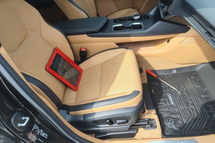 Used Lexus RZ 2023 450e All-Wheel Drive Luxury Edition Right Front Seat