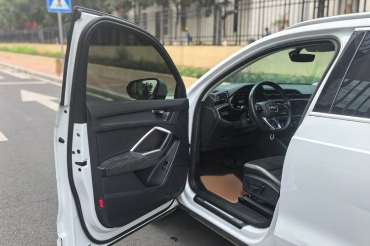 Used Audi Q3 2022 35 TFSI Progressive Dynamic Edition
