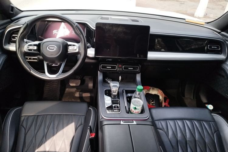 Used GAC Trumpchi GS8 2022 Linghang Series 2.0 TGDI Two-Wheel Drive Luxury Smart Connectivity Version (6 Seats) Center Console
