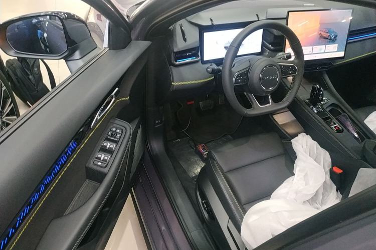 Used Lynk & Co 03 2025 1.5TD DCT Champion Edition Pro Driver Seat