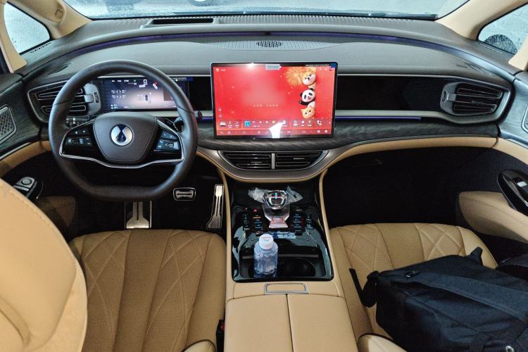 Used Denza D9 2025 DM-i Intelligent Drive 1020 Four-Wheel Drive Prestige Model Center Console