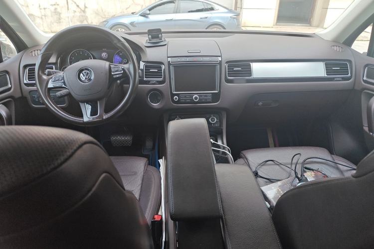 Used Volkswagen Touareg 2018 3.0 TSI Glory Collection Edition Center Console