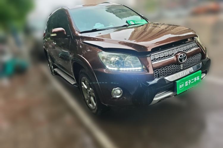Used Toyota RAV4 2012 Luxurious 2.4L Automatic 4x4 with Stylish Features
