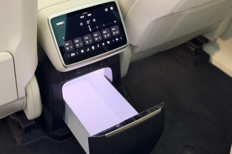 Used ONVO Luxeed L90 2025 Model—Max Six-Seater Version
