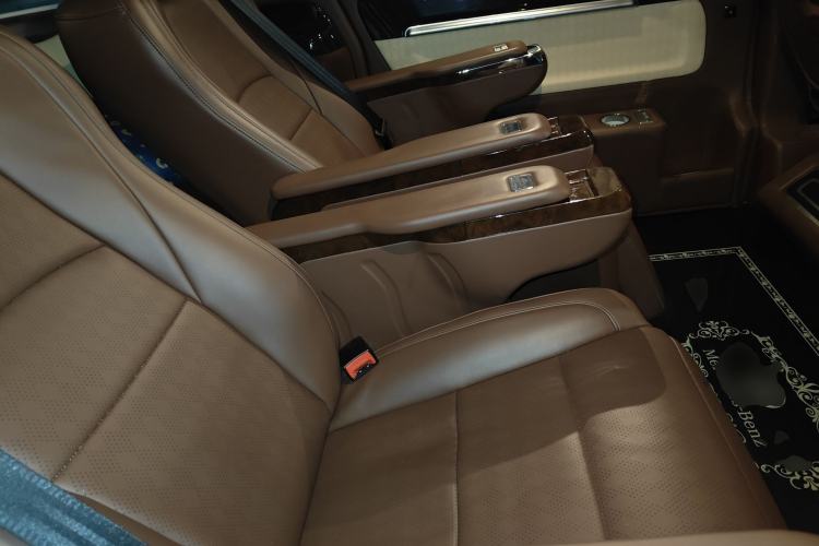 Used Mercedes-Benz Vito 2018 2.0T Elite Version 7 Seats China VI Emission Standard
