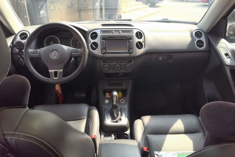 Used Volkswagen Tiguan 2016 300TSI Automatic All-Wheel Drive Luxury Edition Center Console