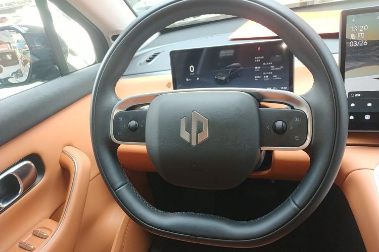 Used Leapmotor C16 2026 Extended-Range 280 LiDAR Zhizun Edition 6 Seats Steering Wheel