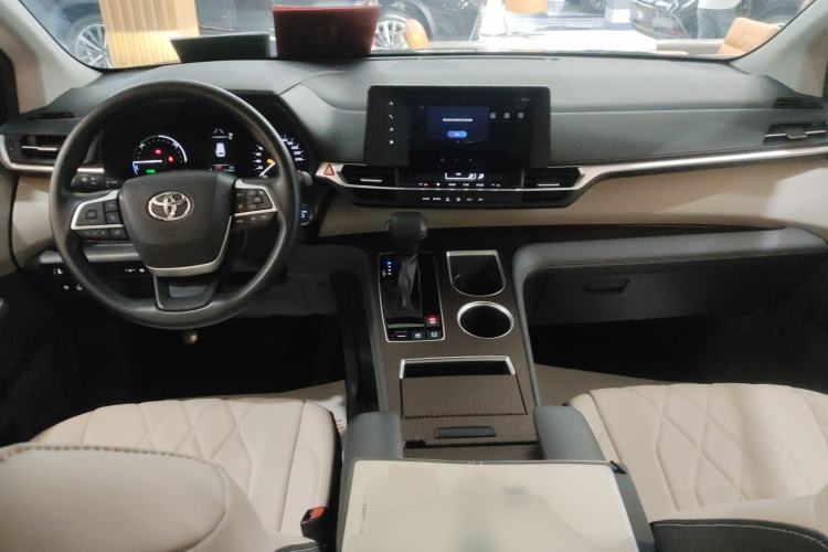 Used Toyota Granvia 2023 2.5L Hybrid Comfort Edition