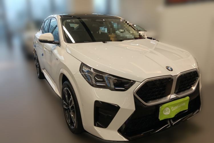 Used BMW X2 2024 sDrive25i M Sport Package Front Right 45 Deg