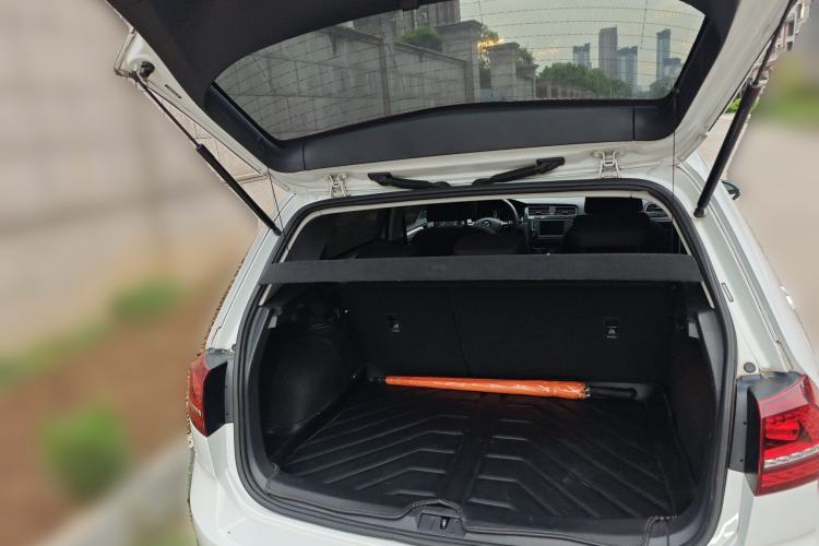 Used Volkswagen Golf 2017 1.6L Automatic Comfort Million-Vehicle Anniversary Edition
