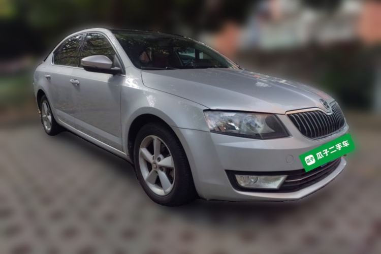 Used Skoda Octavia 2015 1.6L Manual Yijun Edition Front Right 45 Deg