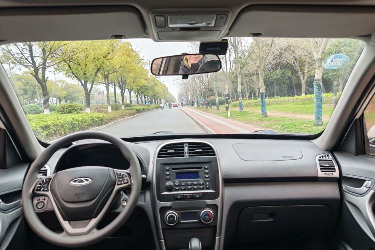 Used Chery Tiggo 3 2015 1.6L CVT ZhiShang Sport Edition Interior 3