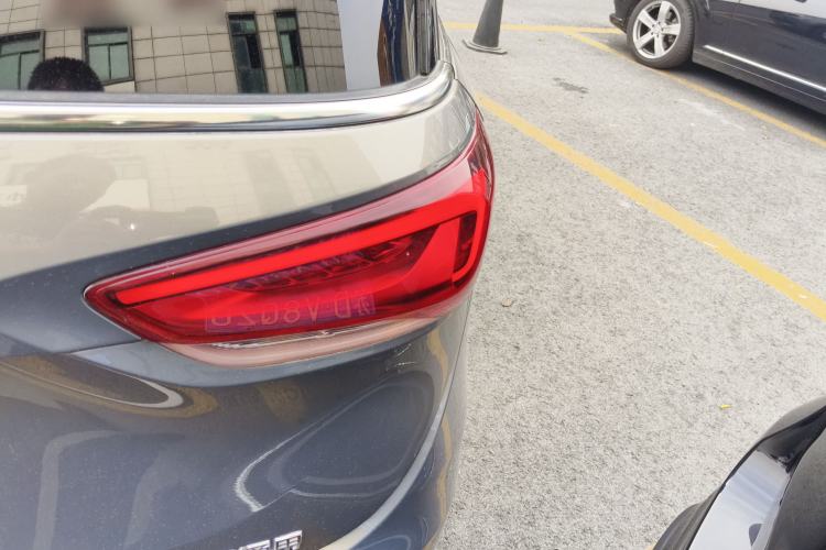 Used Buick GL6 2018 18T 6-Seater Elite Model Right Rear Taillight