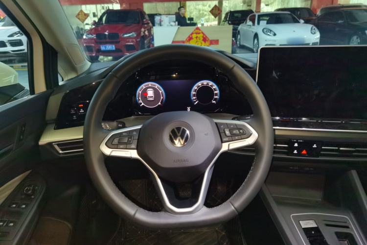 Used Volkswagen Golf 2025 300TSI Pro
