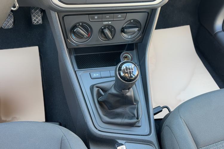 Used Volkswagen Lavida 2015 1.6L Manual Fashion Edition