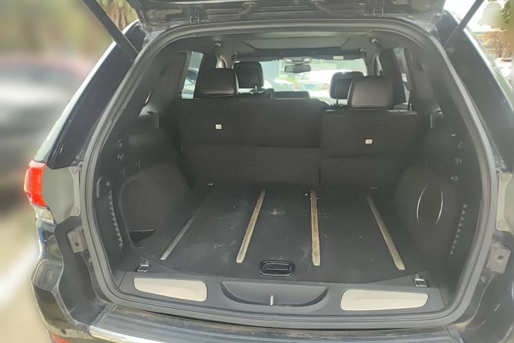 Used Jeep Grand Cherokee 2014 3.0TD Diesel Comfort Navigation Version Trunk