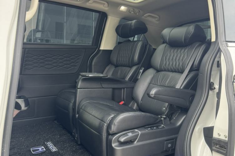 Used Honda Elysion 2022 2.0L eHEV Luxury Edition Interior 3