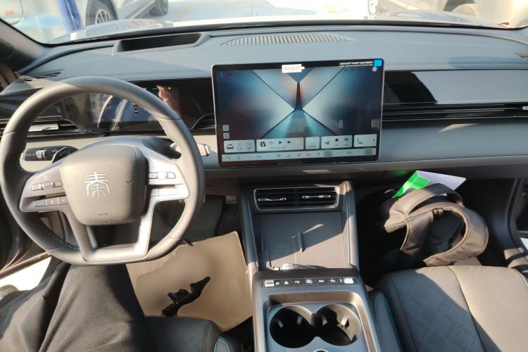 Used BYD Qin L 2025 EV 545KM Excellence Edition Center Console