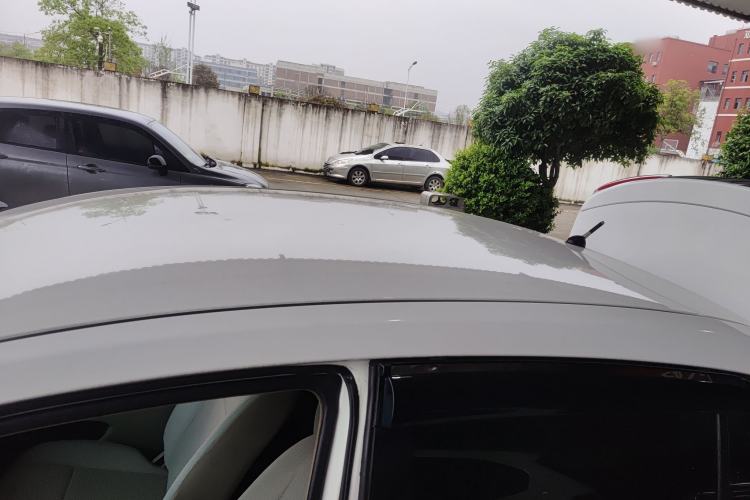 Used Venucia D50 2013 1.6L Automatic Fashion Edition Roof