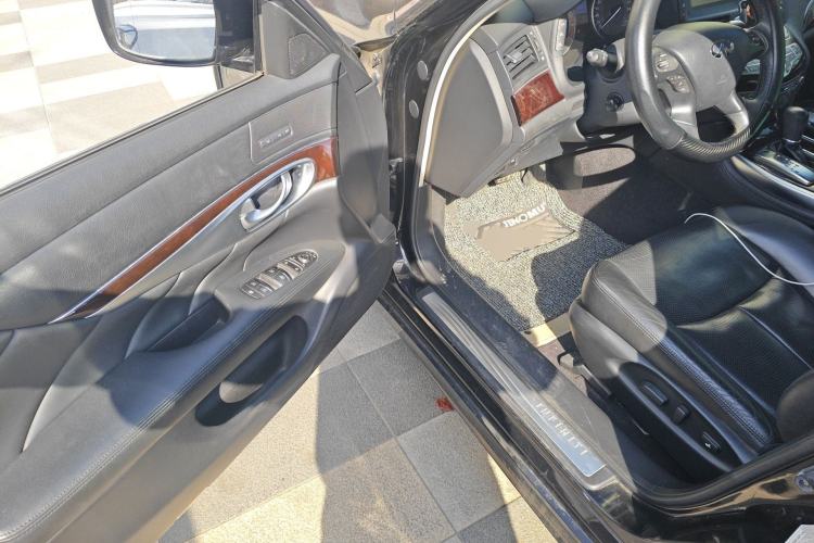 Used Infiniti Q70 2013 Q70L 2.5L Comfort Edition Interior 3