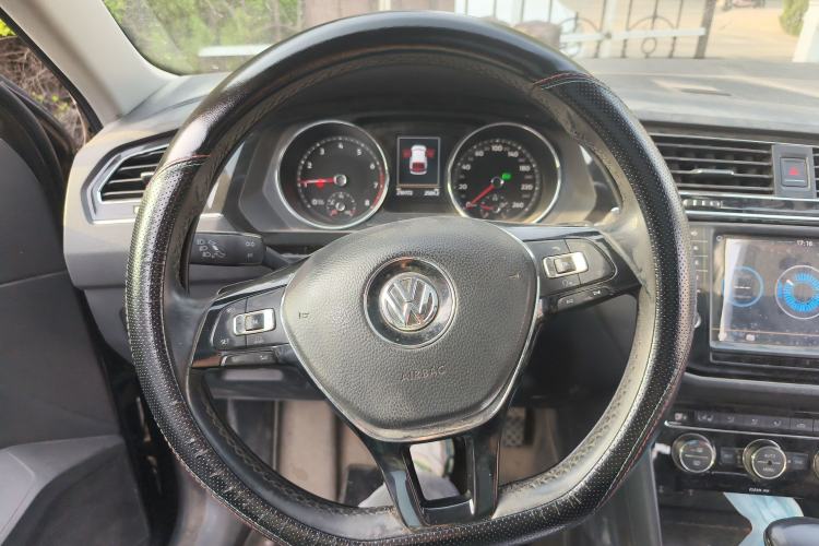 Used Volkswagen Tiguan L 2017 330TSI Automatic Two-Wheel Drive Luxury Edition
