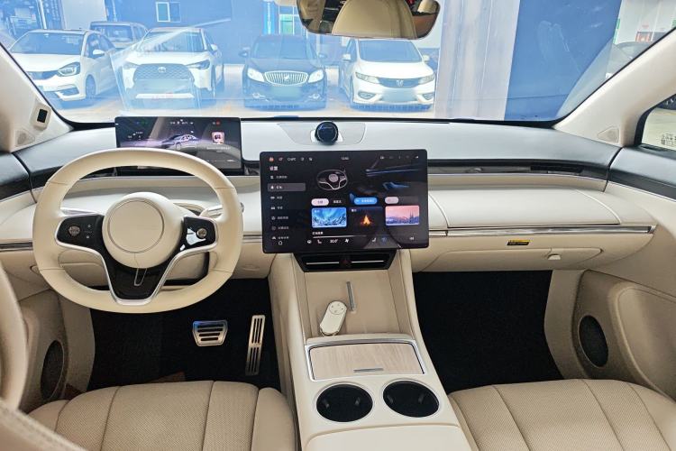 Used Hima Luxeed R7 2024 All-Electric 736 km Ultra Center Console