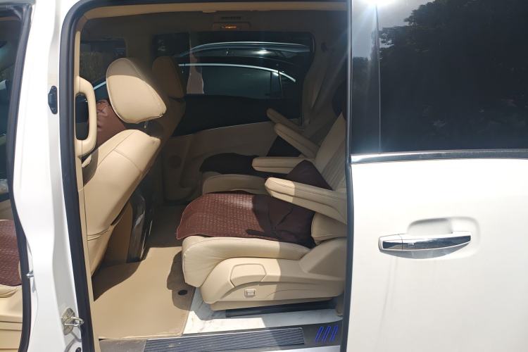 Used Buick GL8 2023 Facelifted Land Cruiser Executive Luxury Version