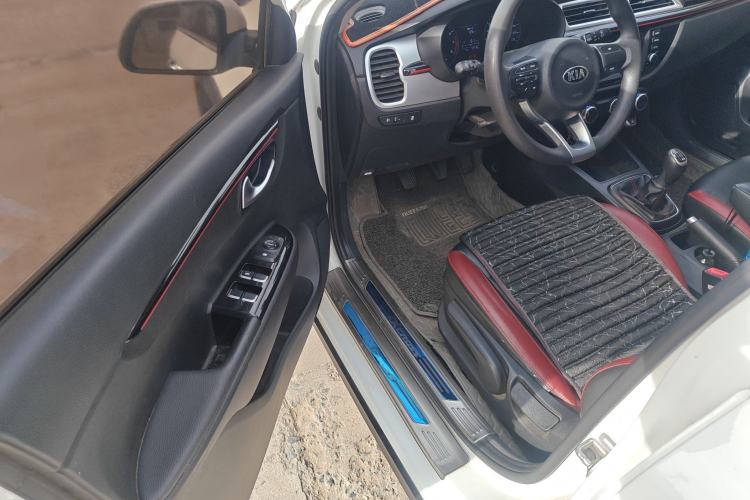 Used Kia KX Cross 2017 1.4L MT GLS
