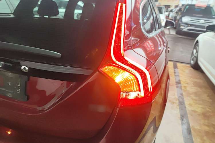 Used Volvo V60 2014 Restyled T5 Zhiya Edition
