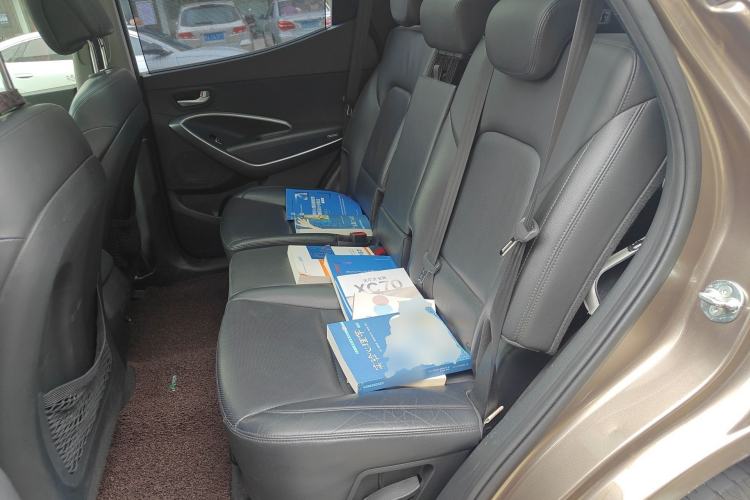 Used Hyundai Santa Fe 2015 2.4L Automatic Two-Wheel Drive Smart Version 5 Seats
