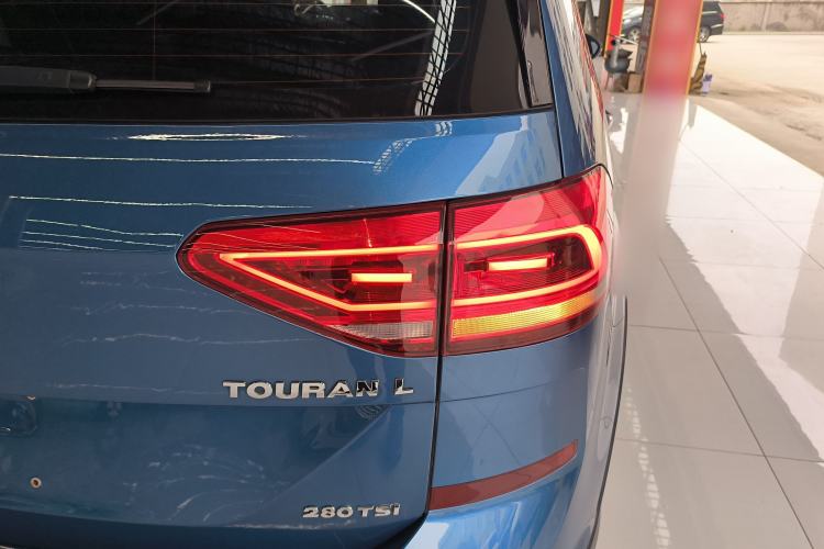 Used Volkswagen Touran 2018 Volkswagen Touran L 280TSI DSG Boundary Edition 7 Seats China VI Standard Right Rear Taillight