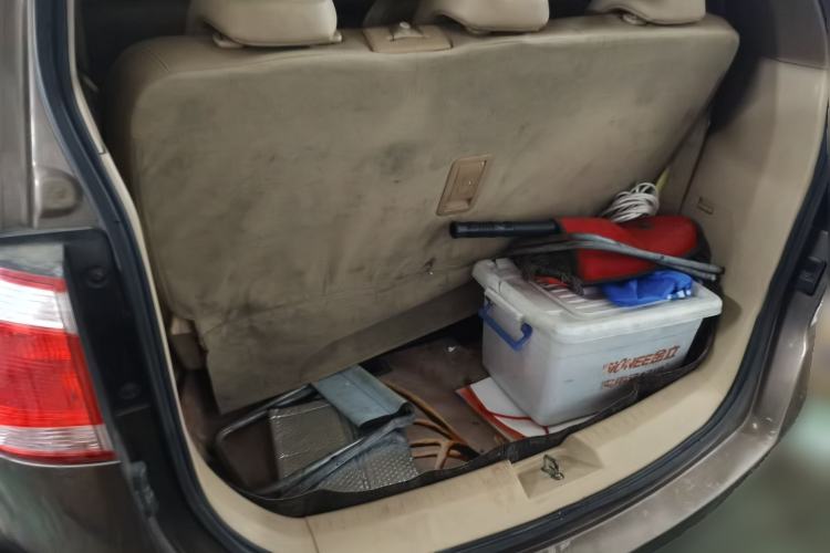 Used Baojun 730 2015 1.8L Manual Luxury Navigation ESP Version 7-seater Trunk