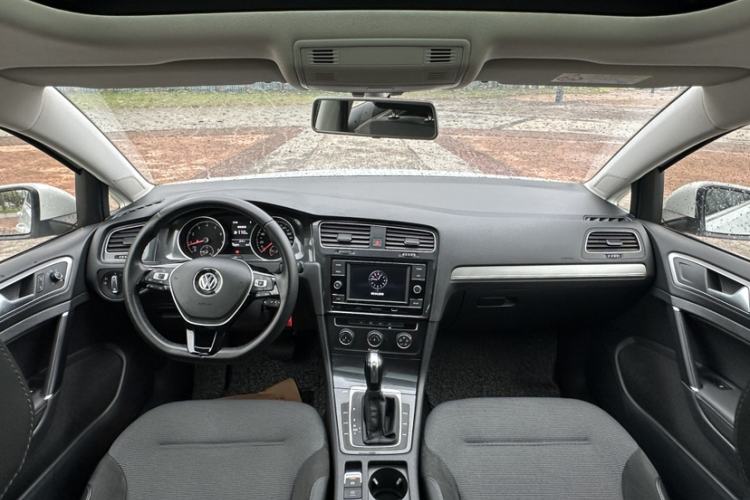 Used Volkswagen Golf 2018 1.6L Automatic Comfort Model Interior 4