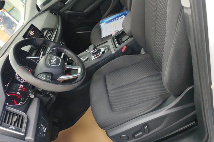 Used Audi Q5L 2018 40 TFSI Prestige Edition China VI Emission Standard Left Front Seat