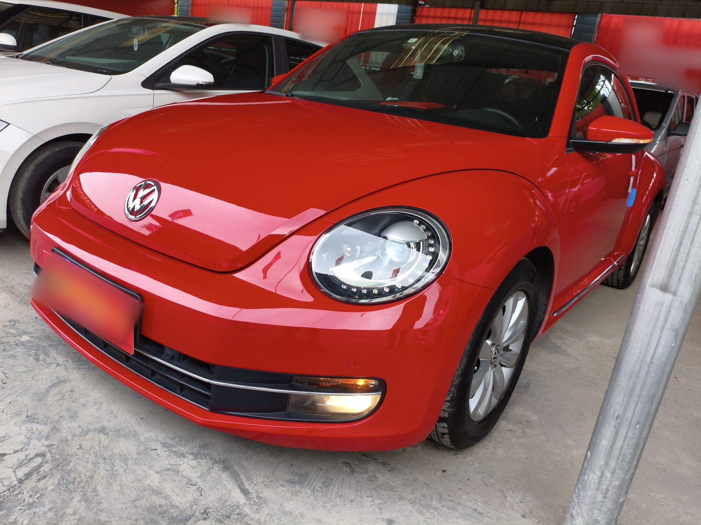 تحت مقدمة السيارة