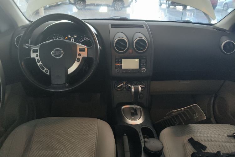 Used Nissan Qashqai 2012 2.0 XL Fire CVT 2WD Center Console