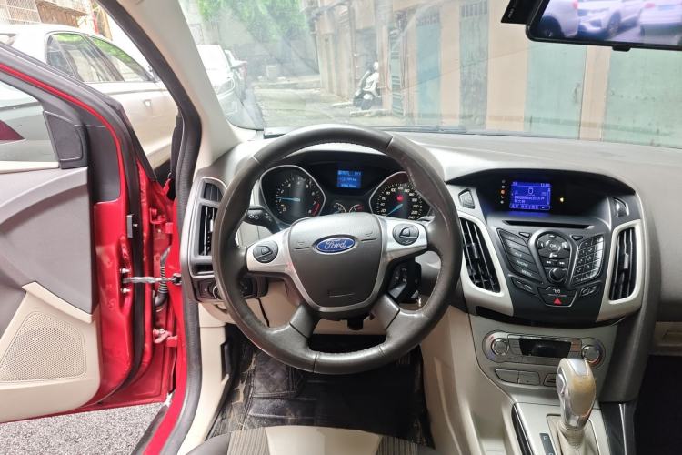 Used Ford Focus 2012 Hatchback 1.6L Automatic Fashion Edition
