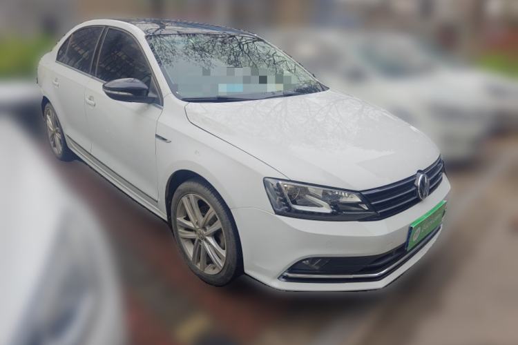 Used Volkswagen Sagitar 2018 280TSI DSG Luxury Model Front Right 45 Deg