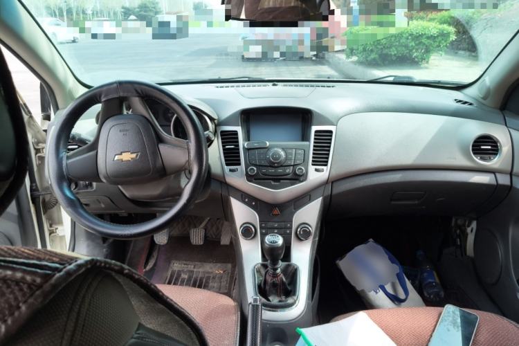 Used Chevrolet Cruze 2012 1.6L SL Grand Edition Manual Transmission Center Console