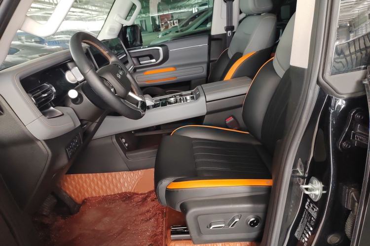 Used BAIC Off-Road BJ40 2024 2.0T All-New Urban Hunter Edition Chivalrous Style
