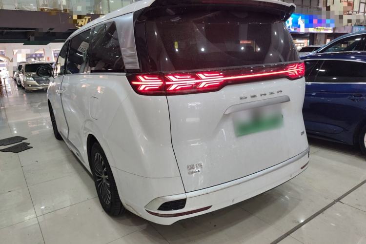 Used Denza D9 2022 DM-i 1040 Prestige Model
