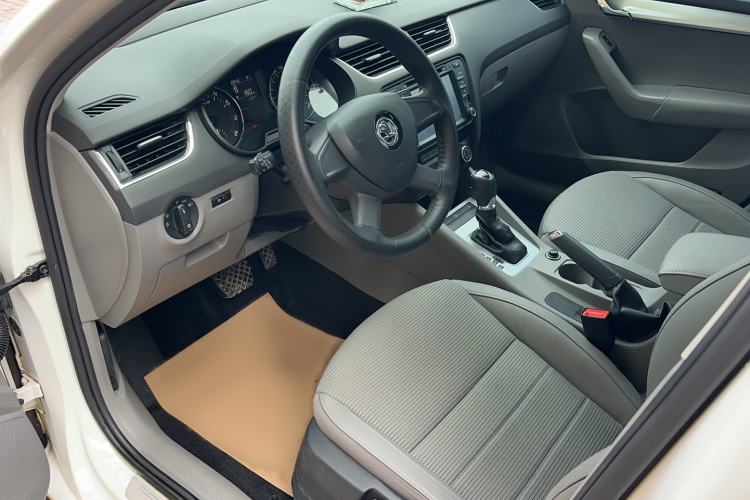 Used Skoda Octavia 2015 1.6L Automatic Yijie Edition Interior 1