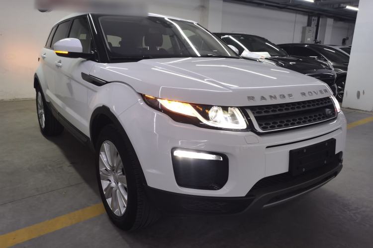Used Land Rover Range Evoque 2018 240 PS SE Smart Brilliance Edition Front Right 45 Deg
