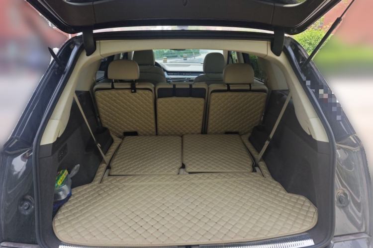 Used Audi Q7  Trunk