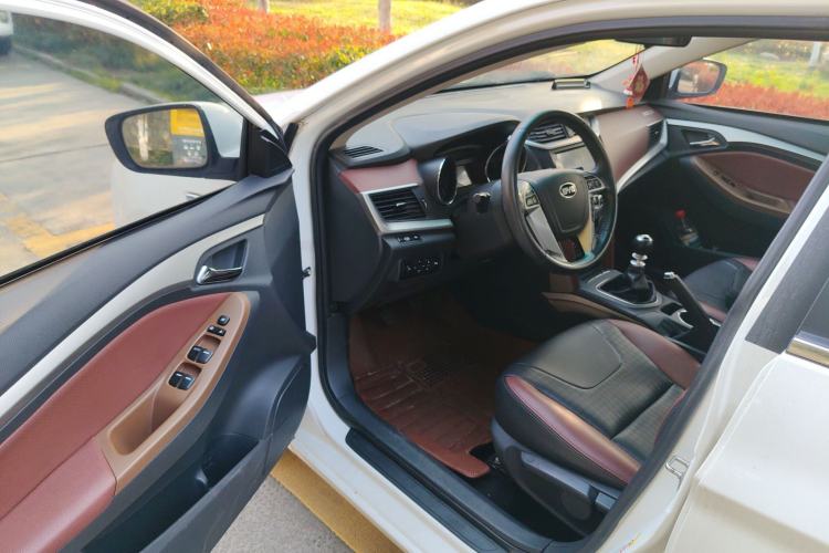 Used BYD G5 2014 1.5TI Manual Luxury Edition