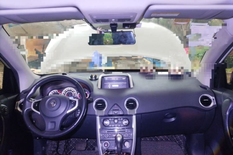 Used Renault Koleos 2014 Revised Version 2.5L Two-Wheel Drive Urban Edition Center Console