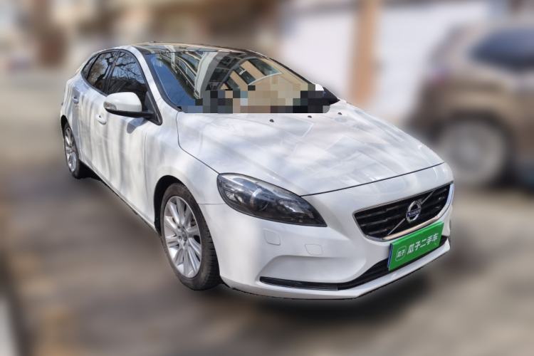 Used Volvo V40 2015 1.6T Zhiyi Edition
