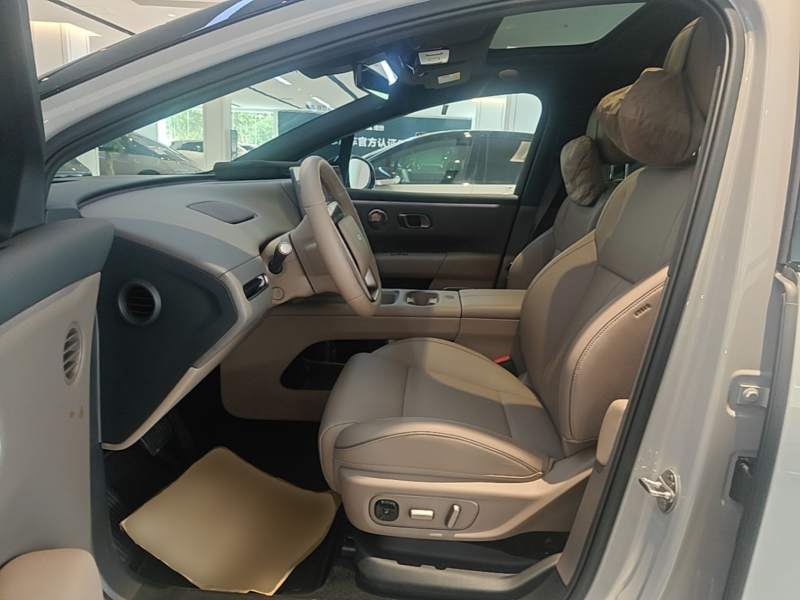 Used Li Auto i6 2025 Model Four-Wheel-Drive Standard Type — 14