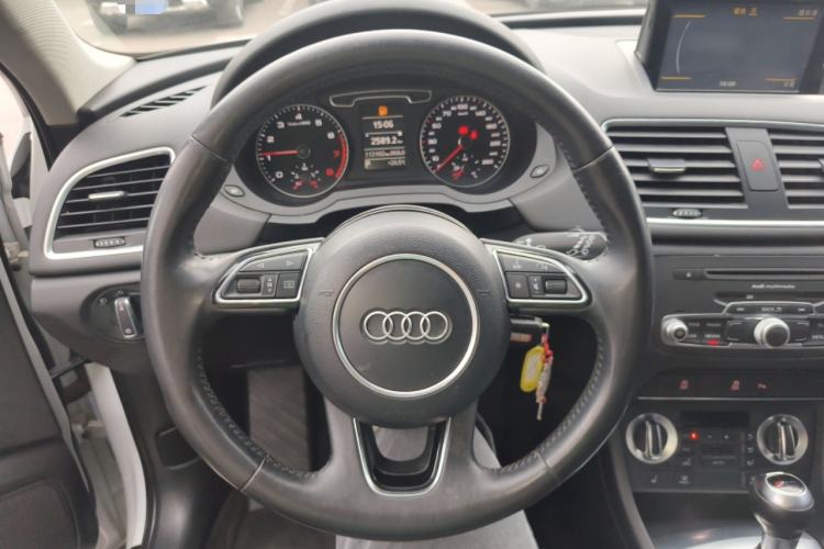 Used Audi Q3 2015 35 TFSI Comfort Model Steering Wheel